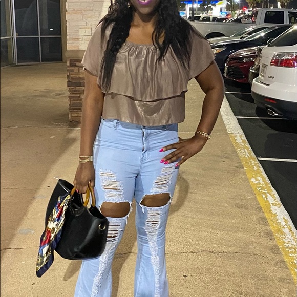 Relaxed Style Ruffled Top - Picture 13 of 16